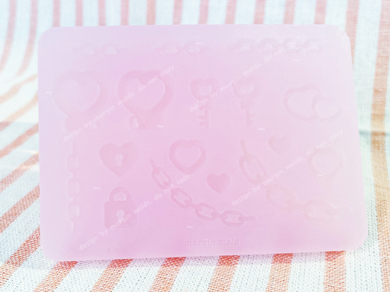 Cuff and Chain with Hearts Bits Silicone Mold, Matte UV Resin Mold