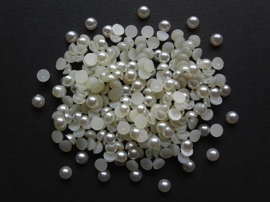 Load image into Gallery viewer, 5mm White Pearl Round Flatbacks

