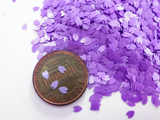 Load image into Gallery viewer, Light Violet Purple Cherry Blossom Sakura Flower Petals, 3x2mm
