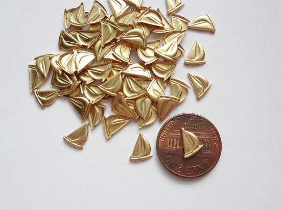 8x7mm Raw Brass Sailboat