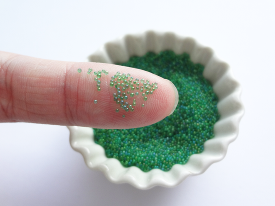 0.6-0.8mm IRIDESCENT JUNGLE GREEN Clear AB Microbeads