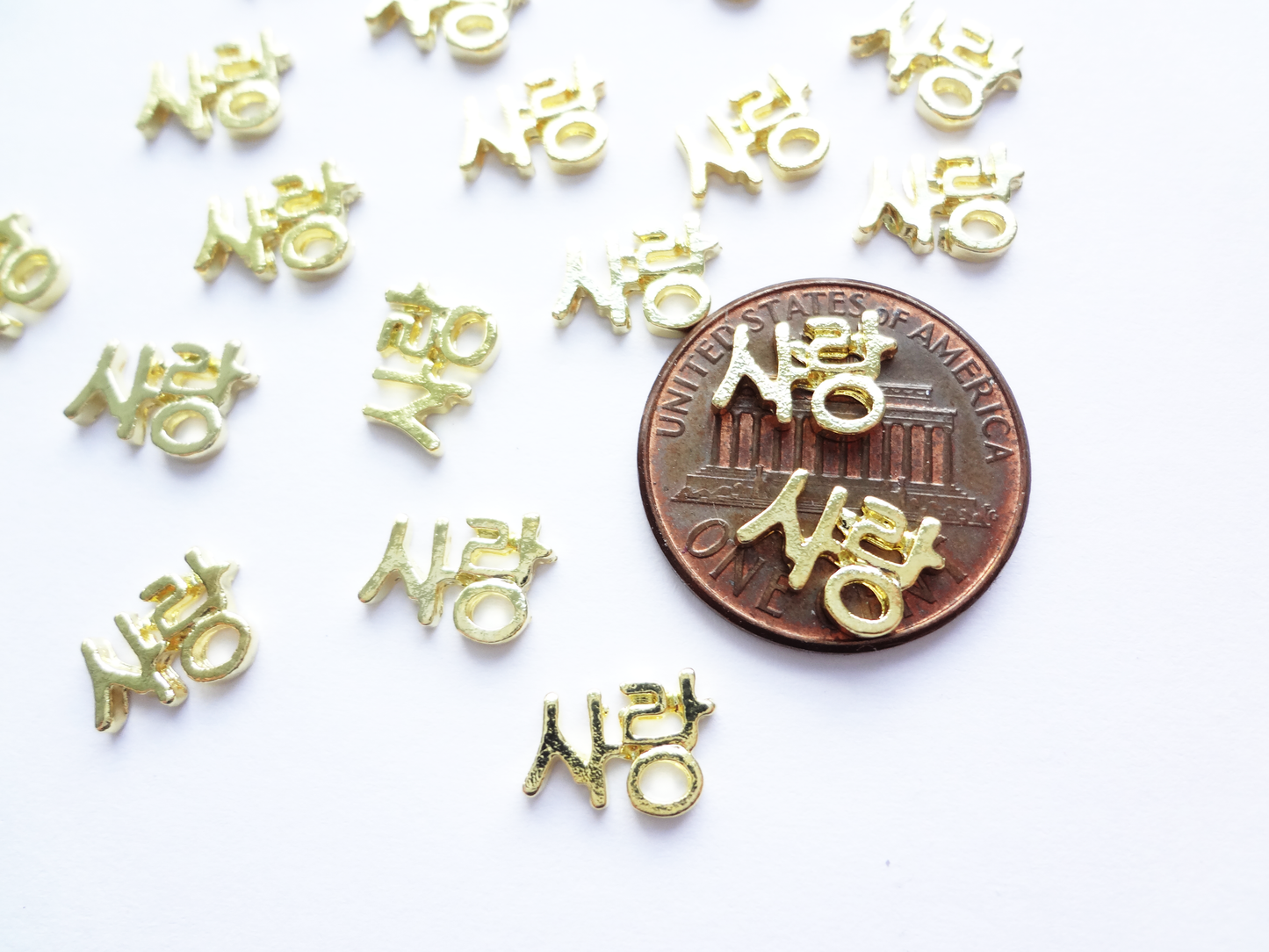 9x6mm 3D Gold Korean Text Sarang Love