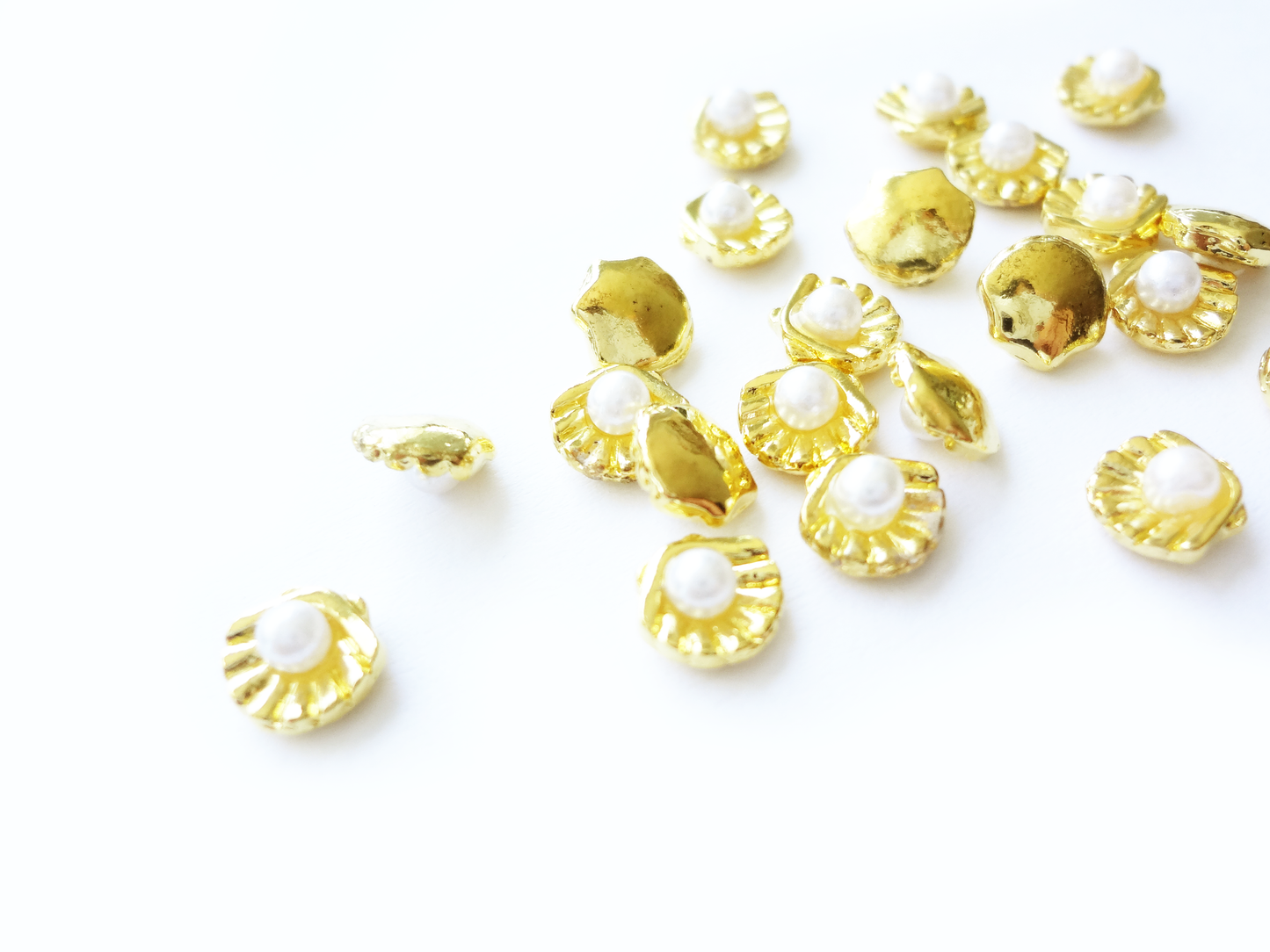 6x5mm 3D Gold Shell with Pearl