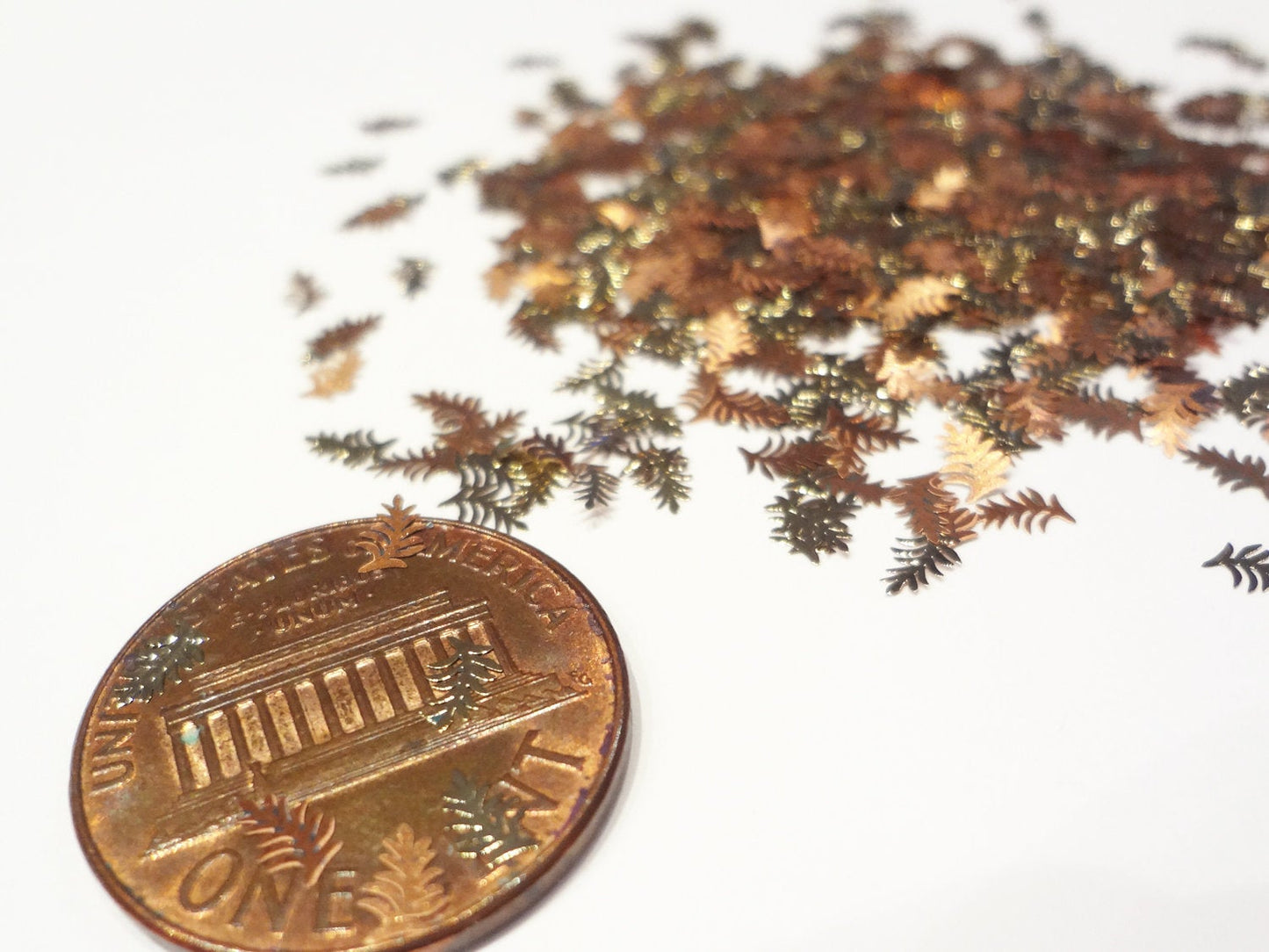 4x2.5mm Gold Feather Fern Leaf, Nail Art Slices