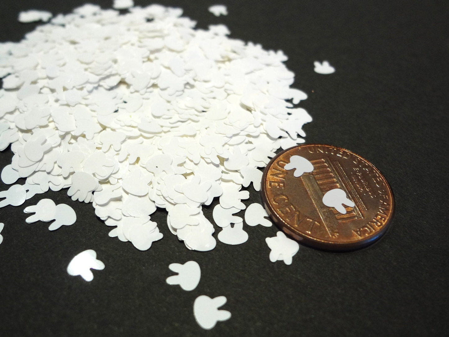 Glossy White Rabbit Shape Glitter, 4mm