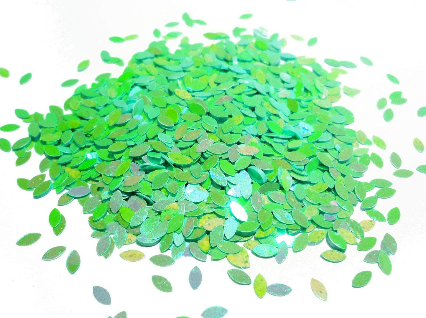 Iridescent Light Green Leaves Glitter, 4x2mm