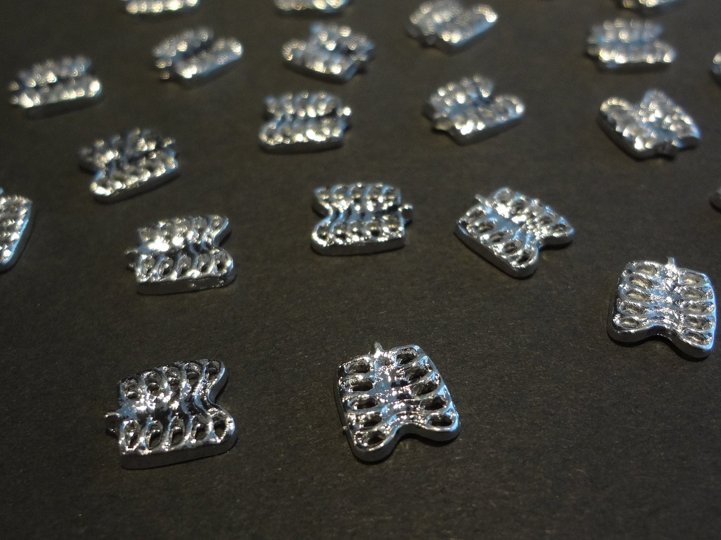 8x7mm 3D Silver Rib Cage