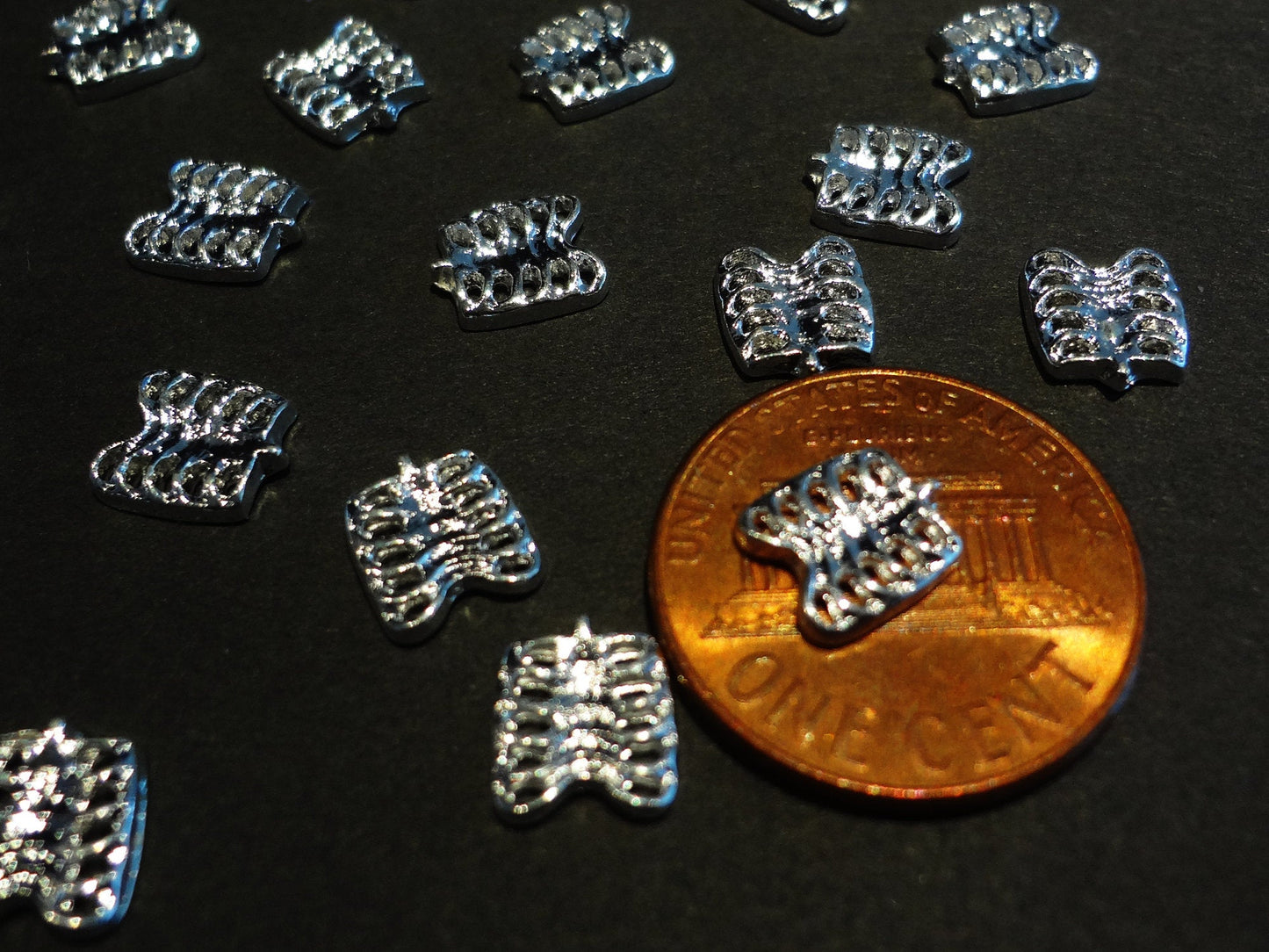 8x7mm 3D Silver Rib Cage